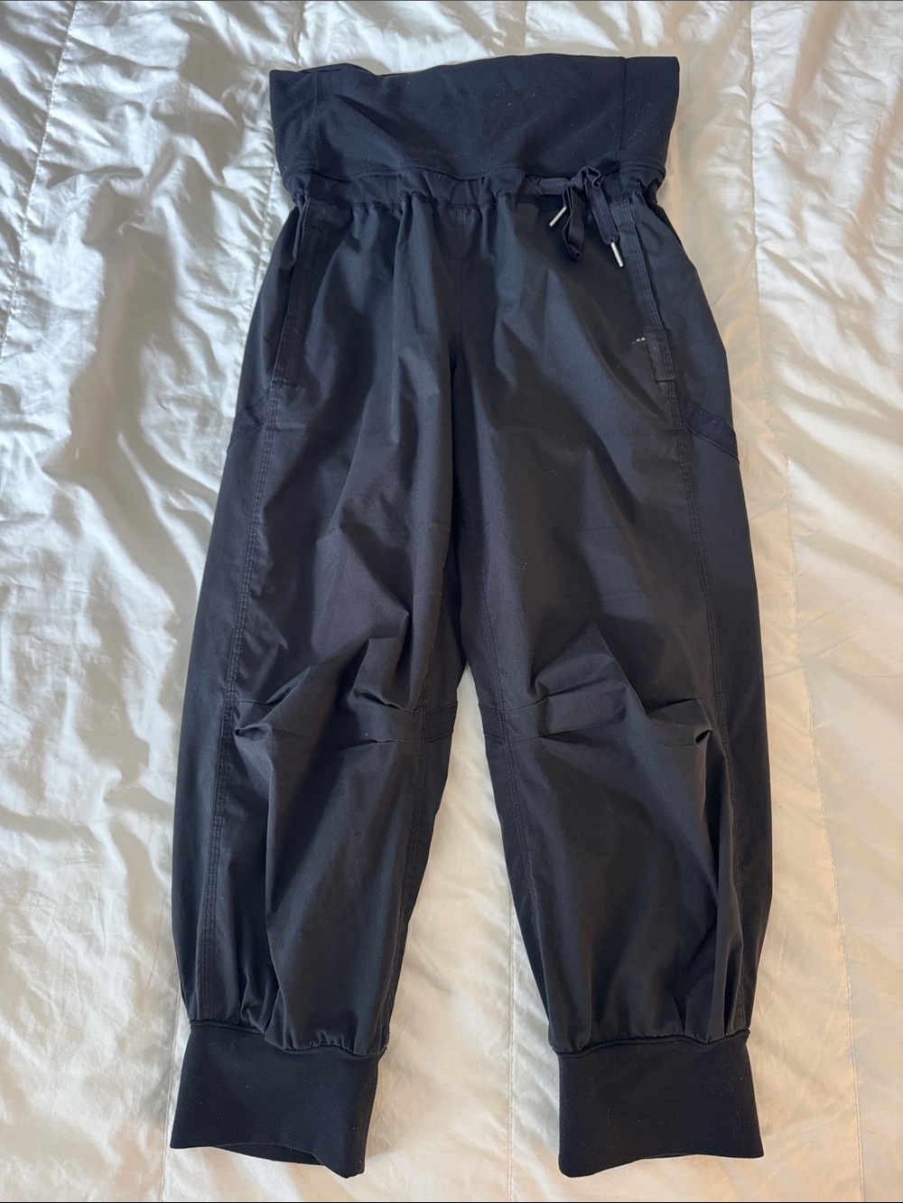 lululemon athletica Black High-Waist Drawstring Loose Capri Joggers